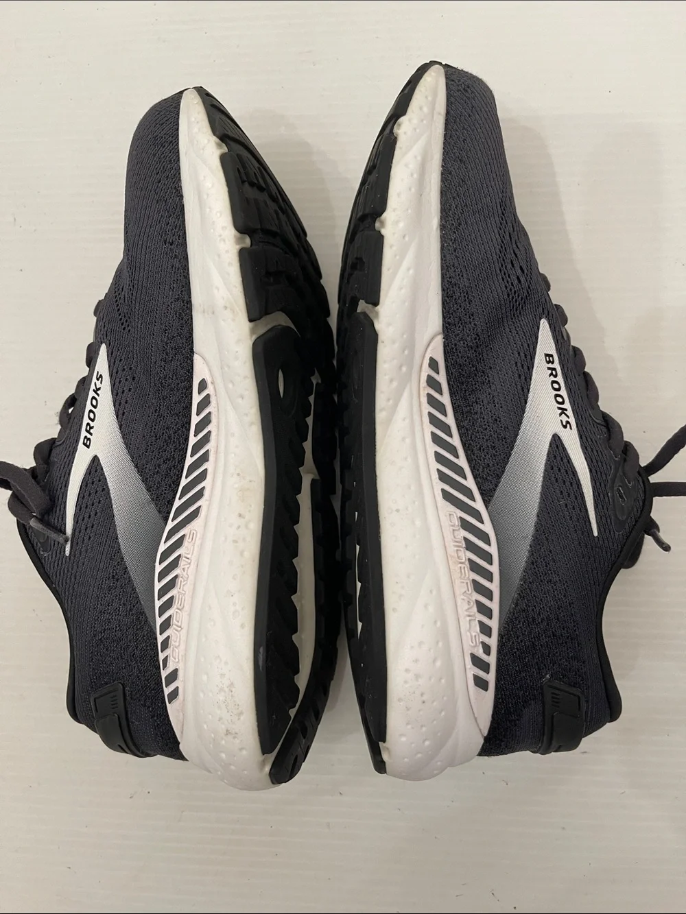 BROOKS GTS ARIEL 24 RUNNING SNEAKERS WOMENS SIZE 8.5